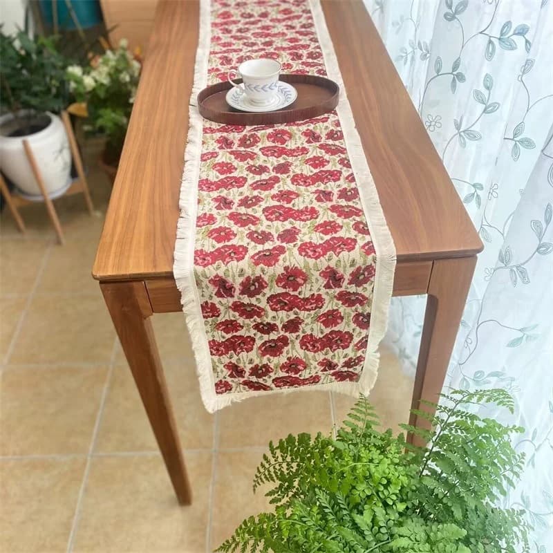 Maalaistyylinen puuvillasekoitepöytäliina, kukkakuvio