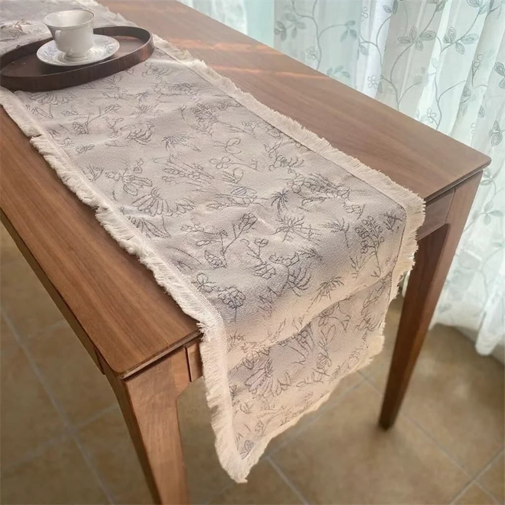 Amerikkalainen maalaistyylinen puuvilla-pellavapöytäliina, kukkakuvio ja tupsut