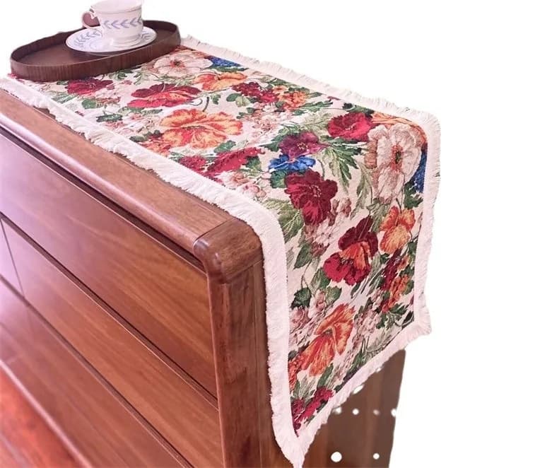 Maalaistyylinen puuvillasekoitepöytäliina, kukkakuvio