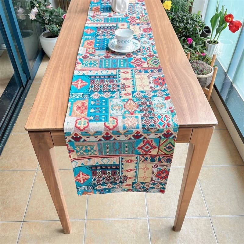 Boheemi pöytäliina retro kukkakoristeella