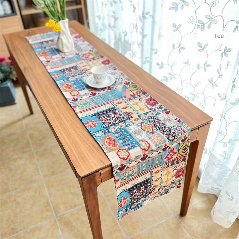 Boheemi pöytäliina retro kukkakoristeella