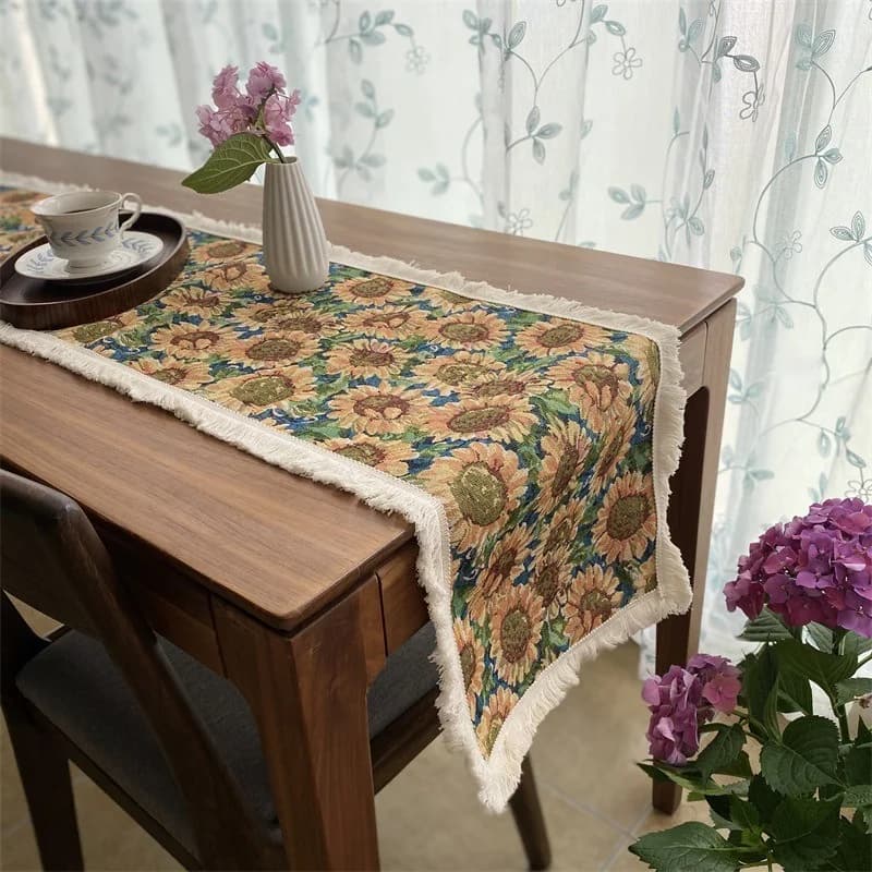 Amerikkalaistyylinen kukka- ja kasvipainatuksinen pöytäliina, puuvillasekoite