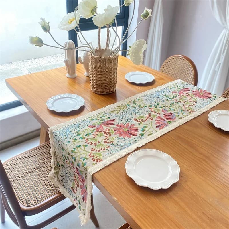 Jacquard-puuvilla- ja pellavasekoite pöytäliina, pohjoismainen kukkakuosi