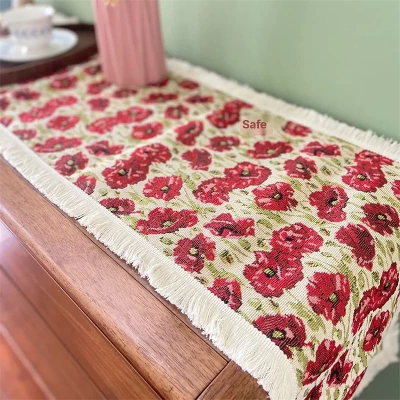 Maalaistyylinen puuvillasekoitepöytäliina, kukkakuvio