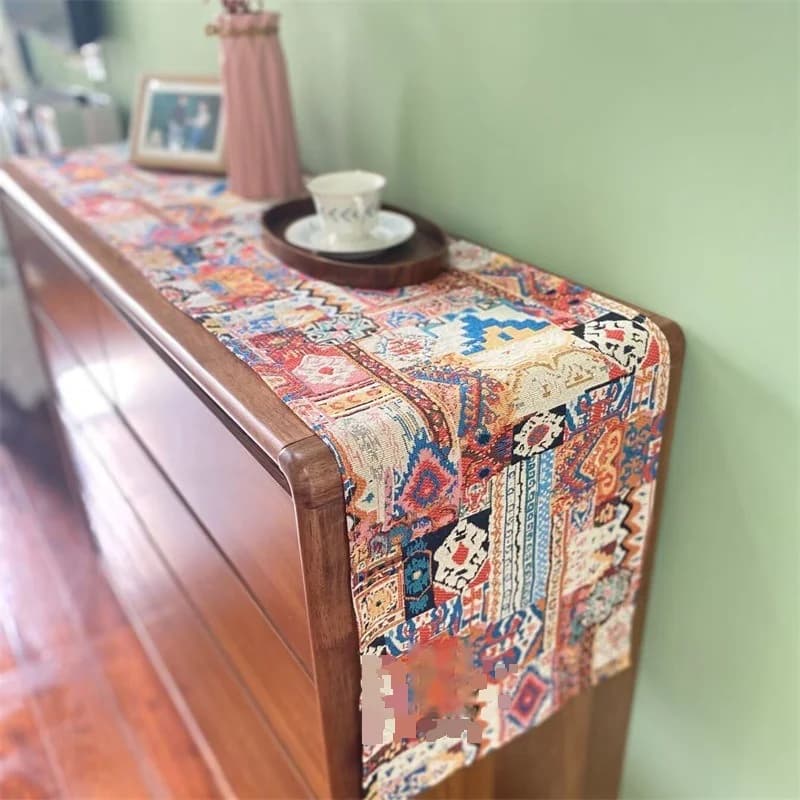 Boheemi pöytäliina retro kukkakoristeella
