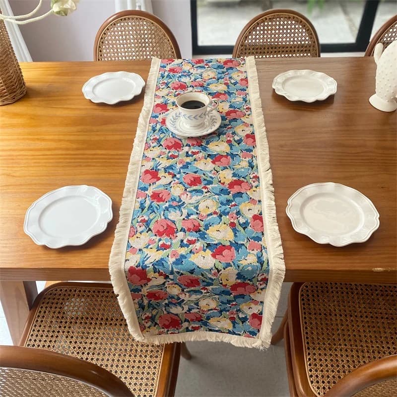Jacquard-puuvilla- ja pellavasekoite pöytäliina, pohjoismainen kukkakuosi