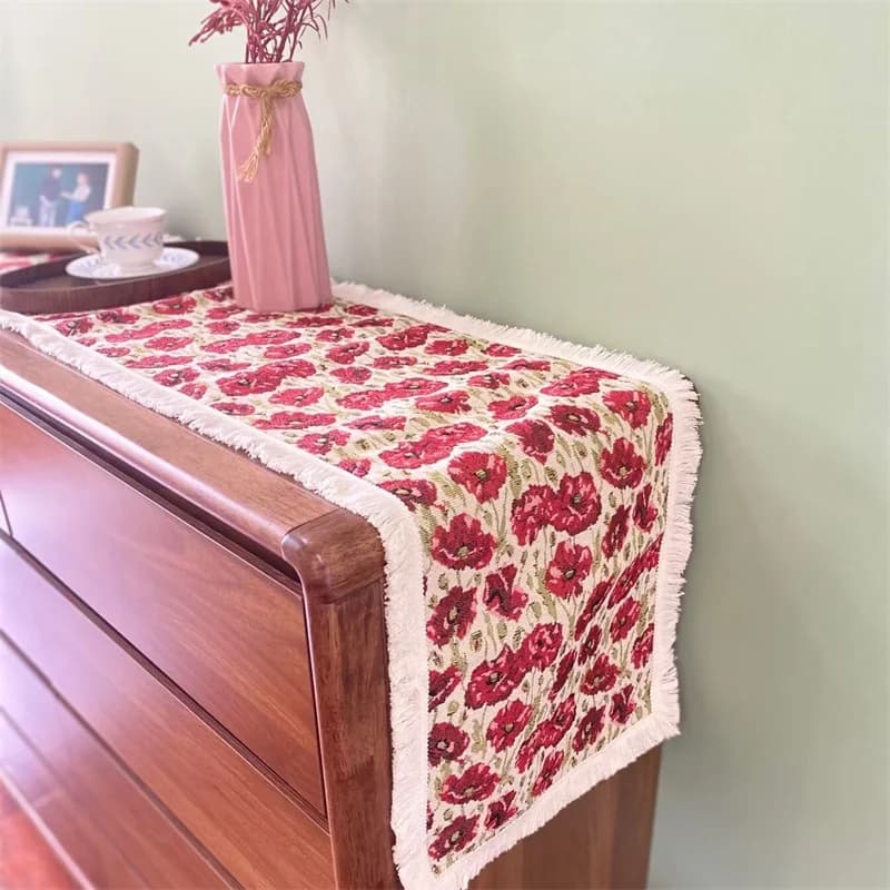 Maalaistyylinen puuvillasekoitepöytäliina, kukkakuvio