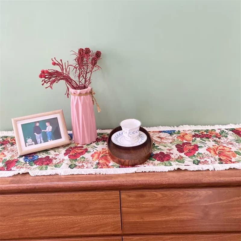 Maalaistyylinen puuvillasekoitepöytäliina, kukkakuvio
