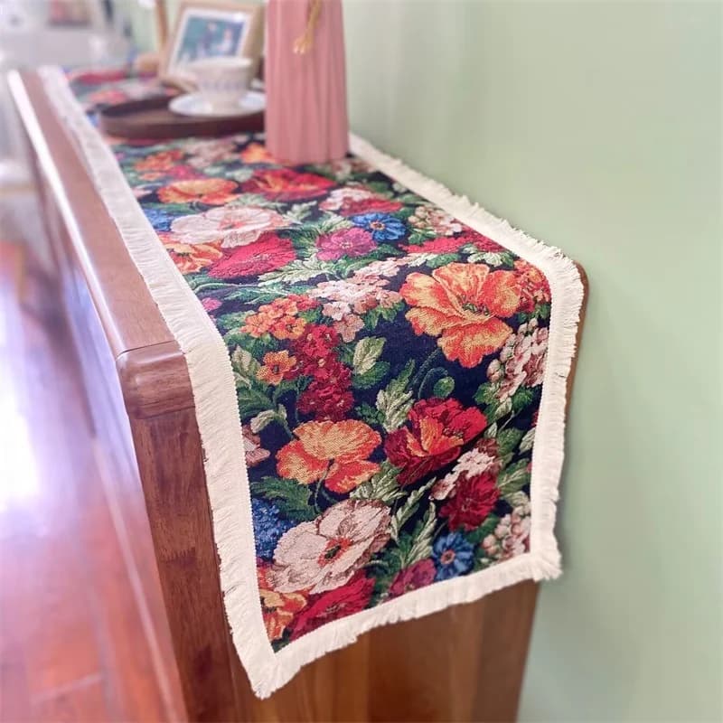 Maalaistyylinen puuvillasekoitepöytäliina, kukkakuvio